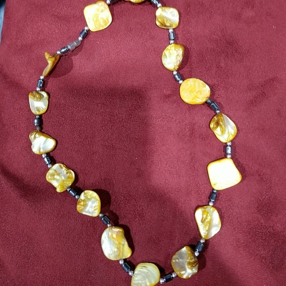 Shell necklace - Picture 2 of 2